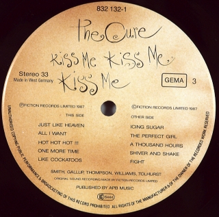 KISS ME, KISS ME